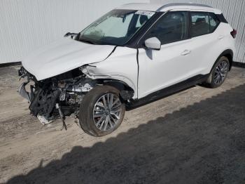  Salvage Nissan Kicks