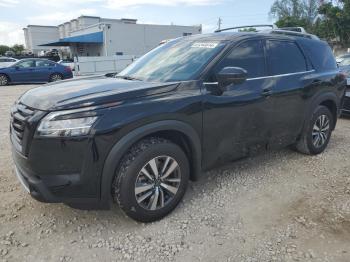  Salvage Nissan Pathfinder