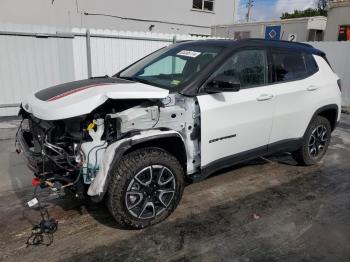  Salvage Jeep Compass