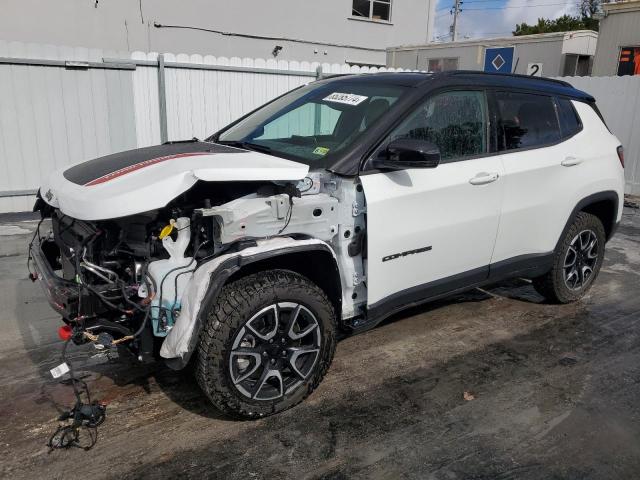  Salvage Jeep Compass