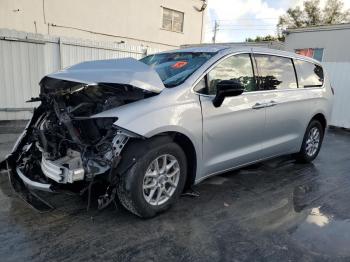  Salvage Chrysler Pacifica