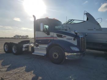  Salvage Peterbilt 579