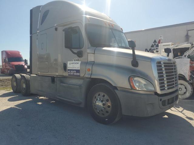  Salvage Freightliner Cascadia 1