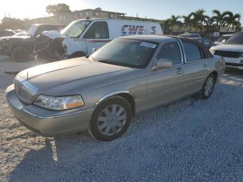  Salvage Lincoln Towncar