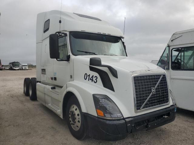  Salvage Volvo Vn