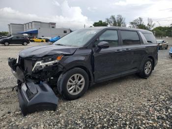  Salvage Kia Carnival