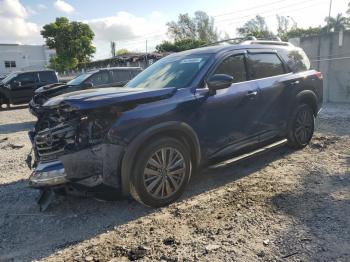  Salvage Nissan Pathfinder