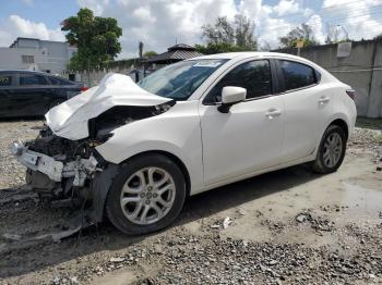 Salvage Toyota Yaris