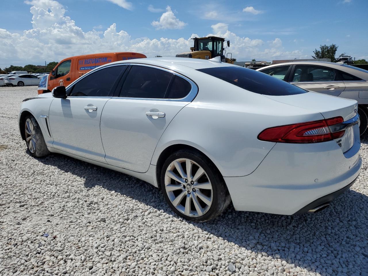 Jaguar XF Image 8