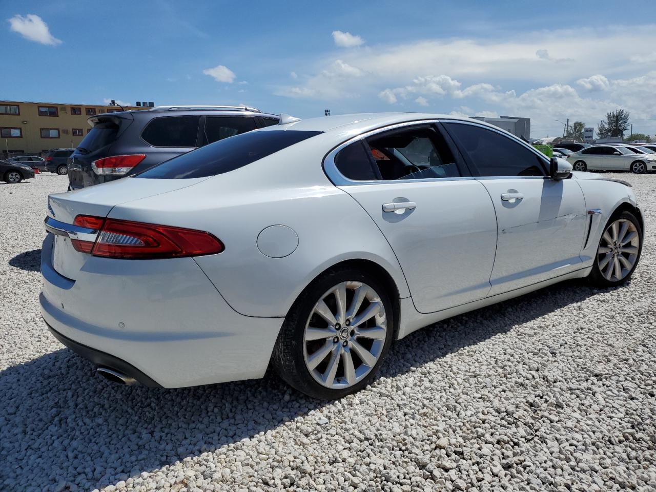 Jaguar XF Image 3