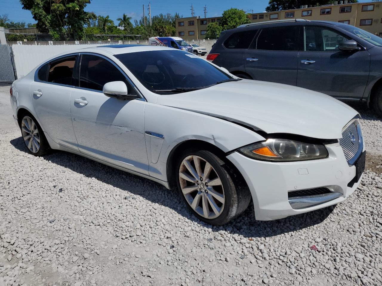 Jaguar XF Image 9