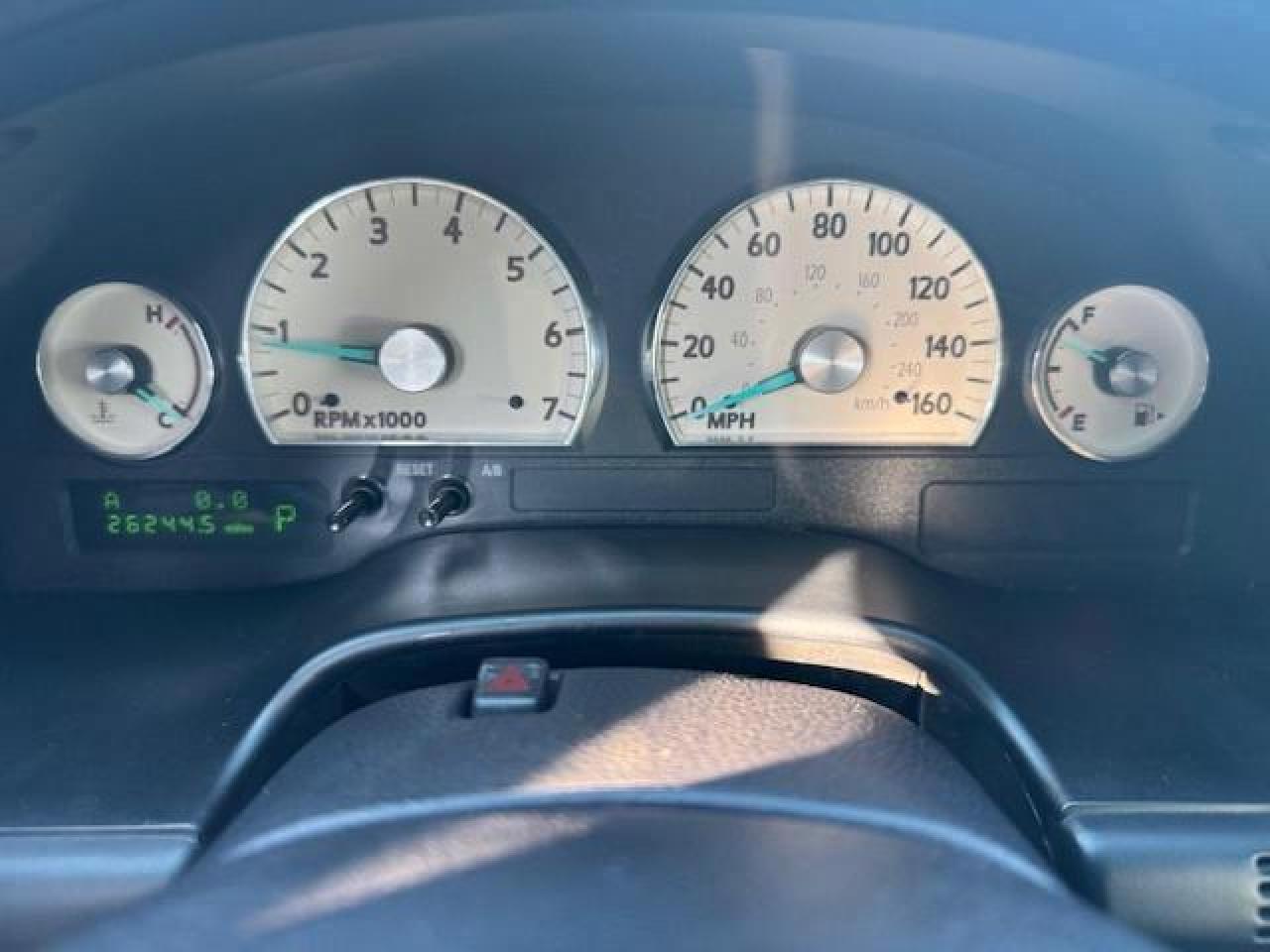 Ford Thunderbird Image 6