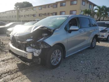  Salvage Toyota Sienna