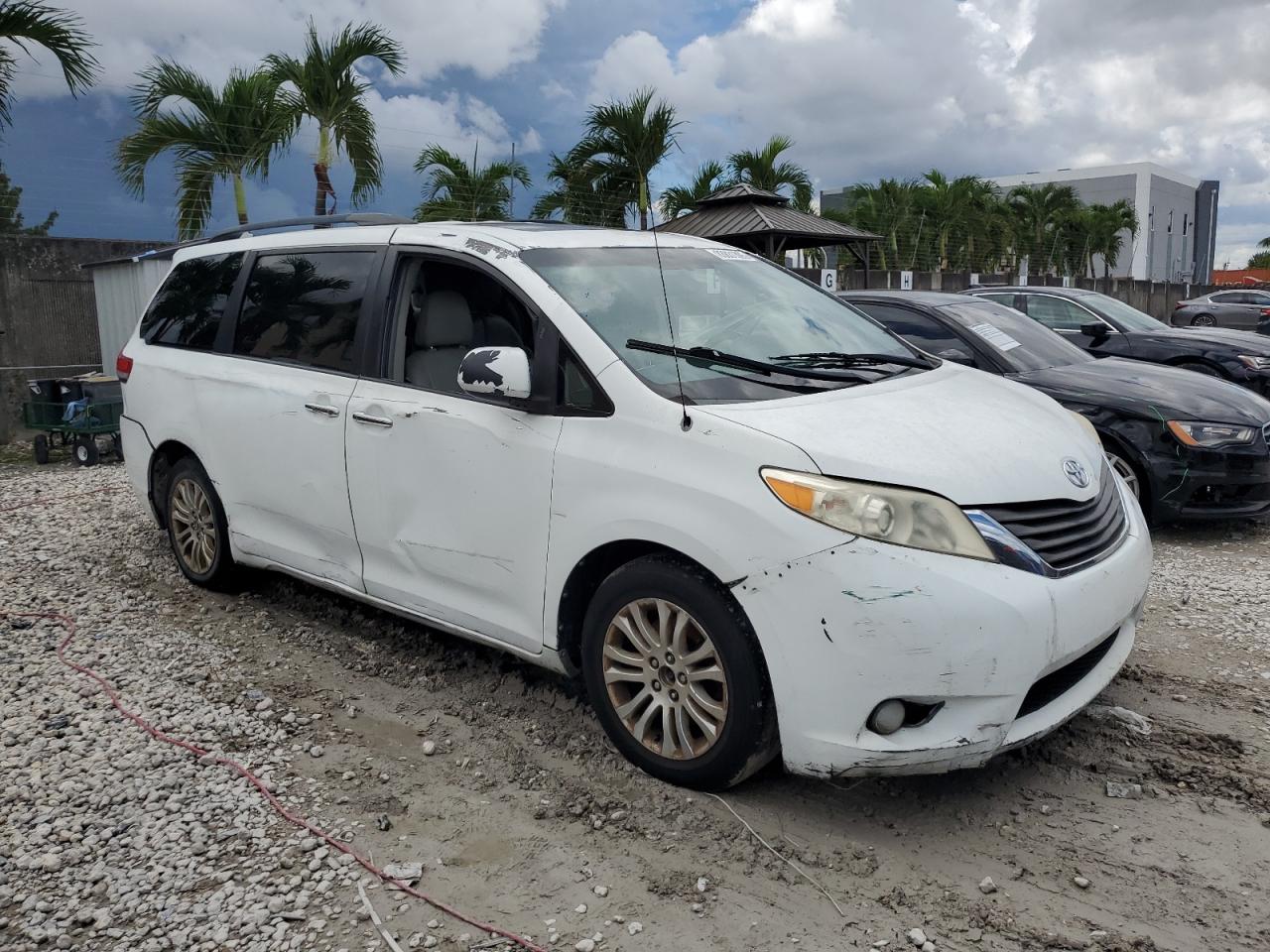 Toyota Sienna Xle Image 9