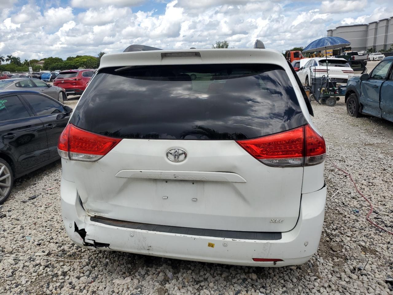 Toyota Sienna Xle Image 11