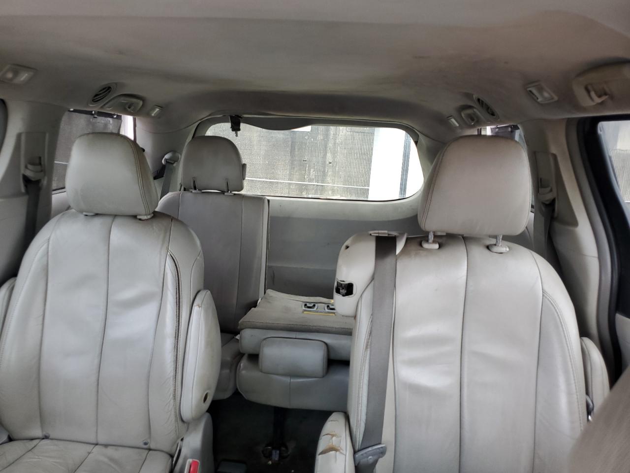 Toyota Sienna Xle Image 8