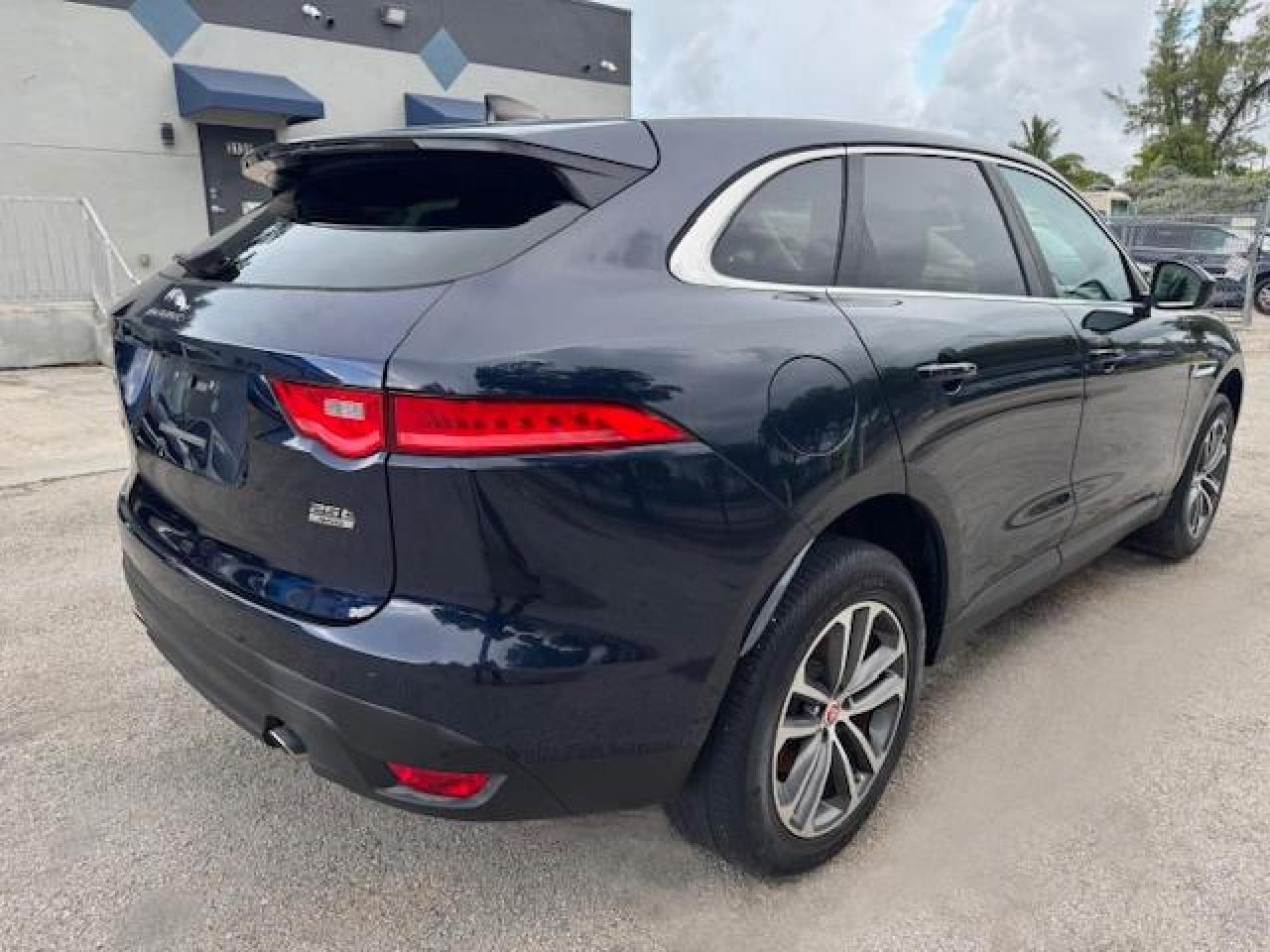 Jaguar F-PACE Premium Image 14