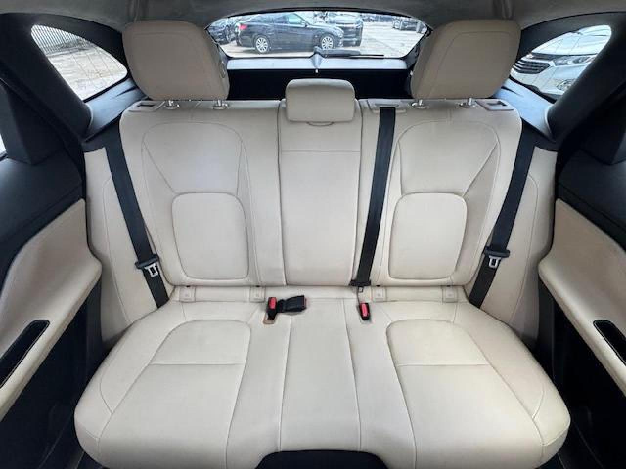 Jaguar F-PACE Premium Image 4