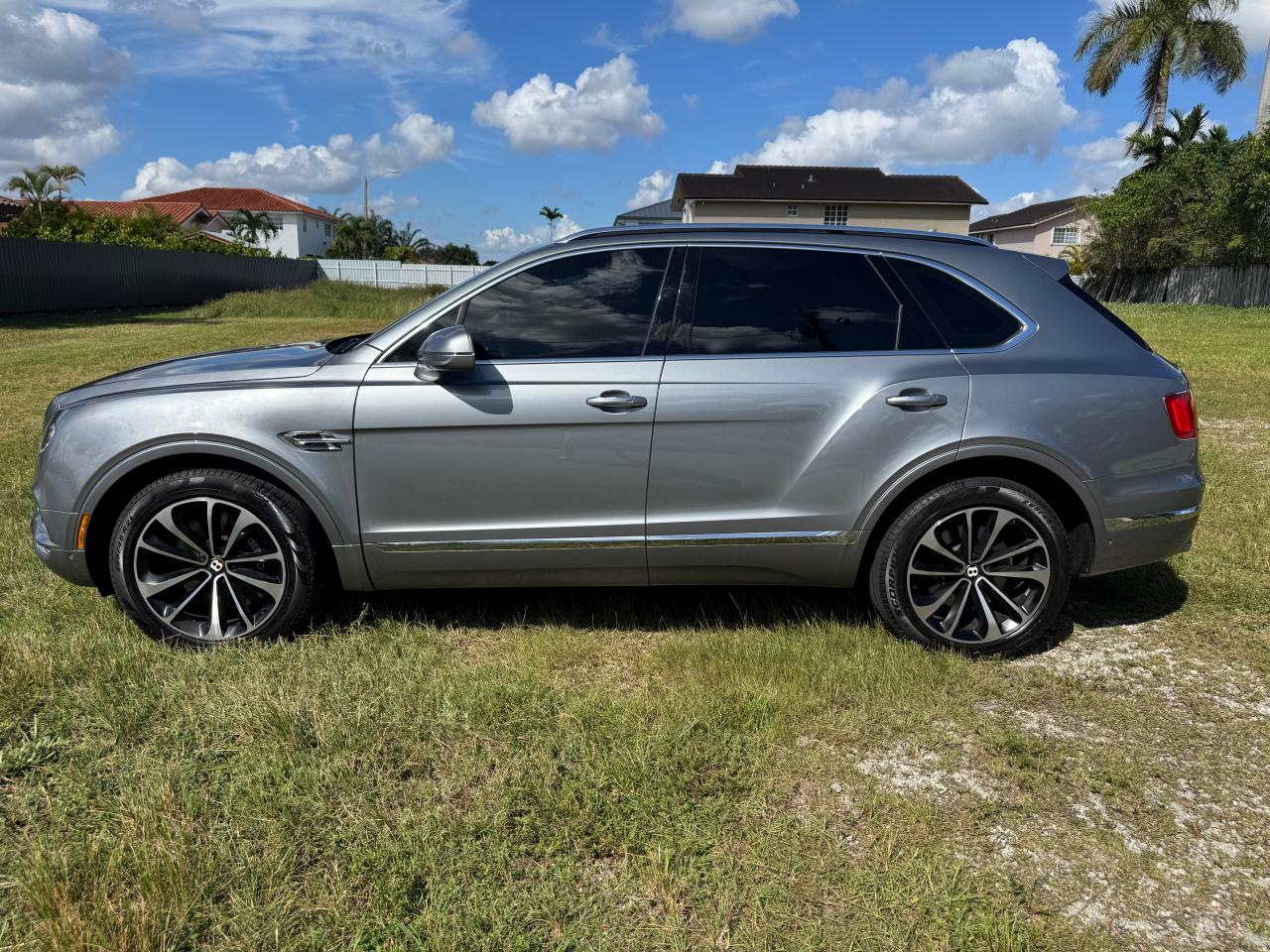 Bentley Bentayga Image 13
