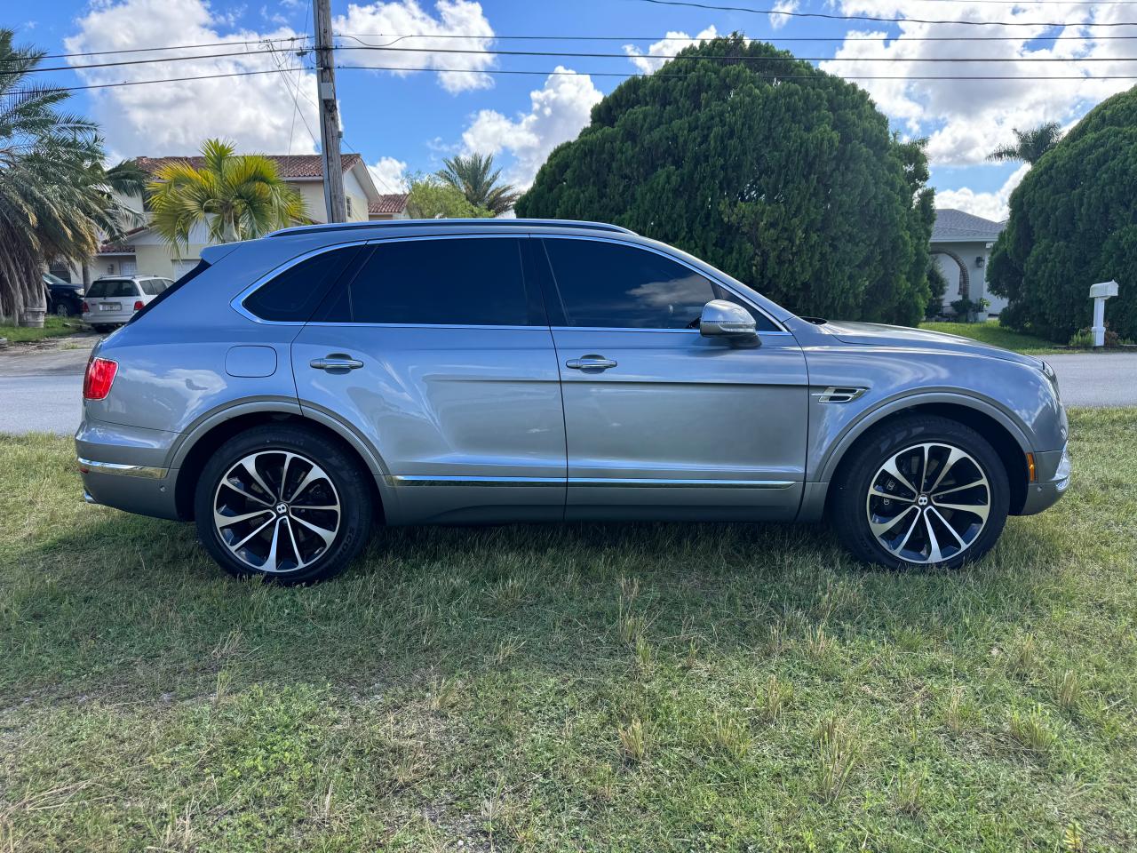 Bentley Bentayga Image 14