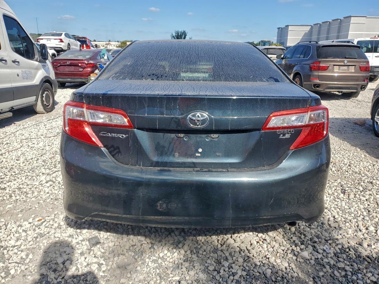 Toyota Camry Base Image 12
