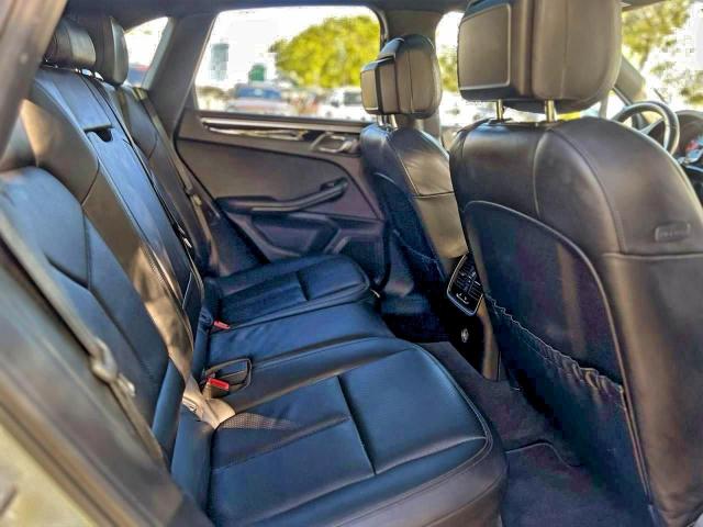 Porsche Macan S Image 8