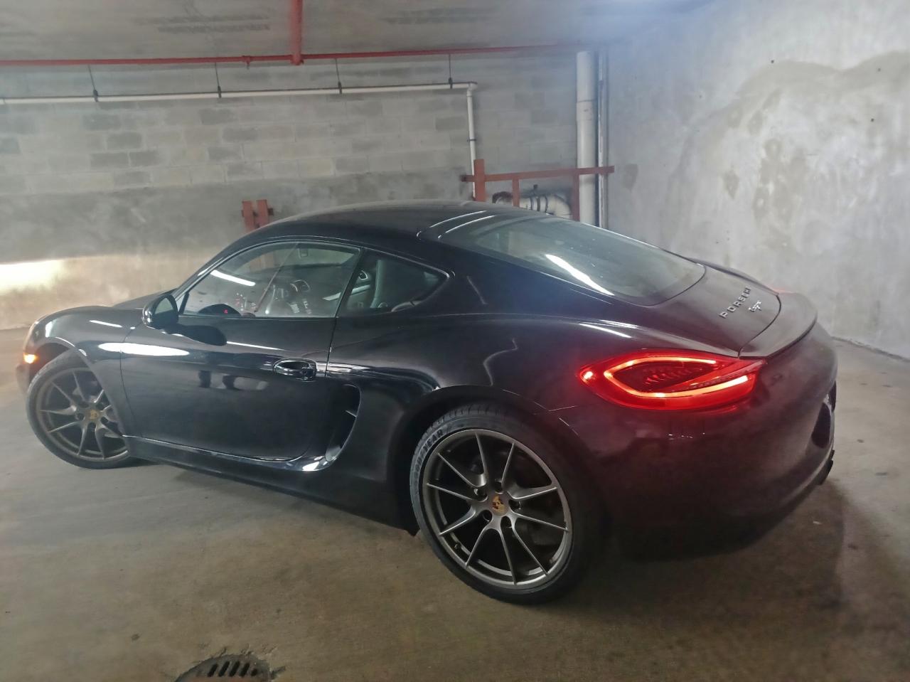 Porsche Cayman Image 6