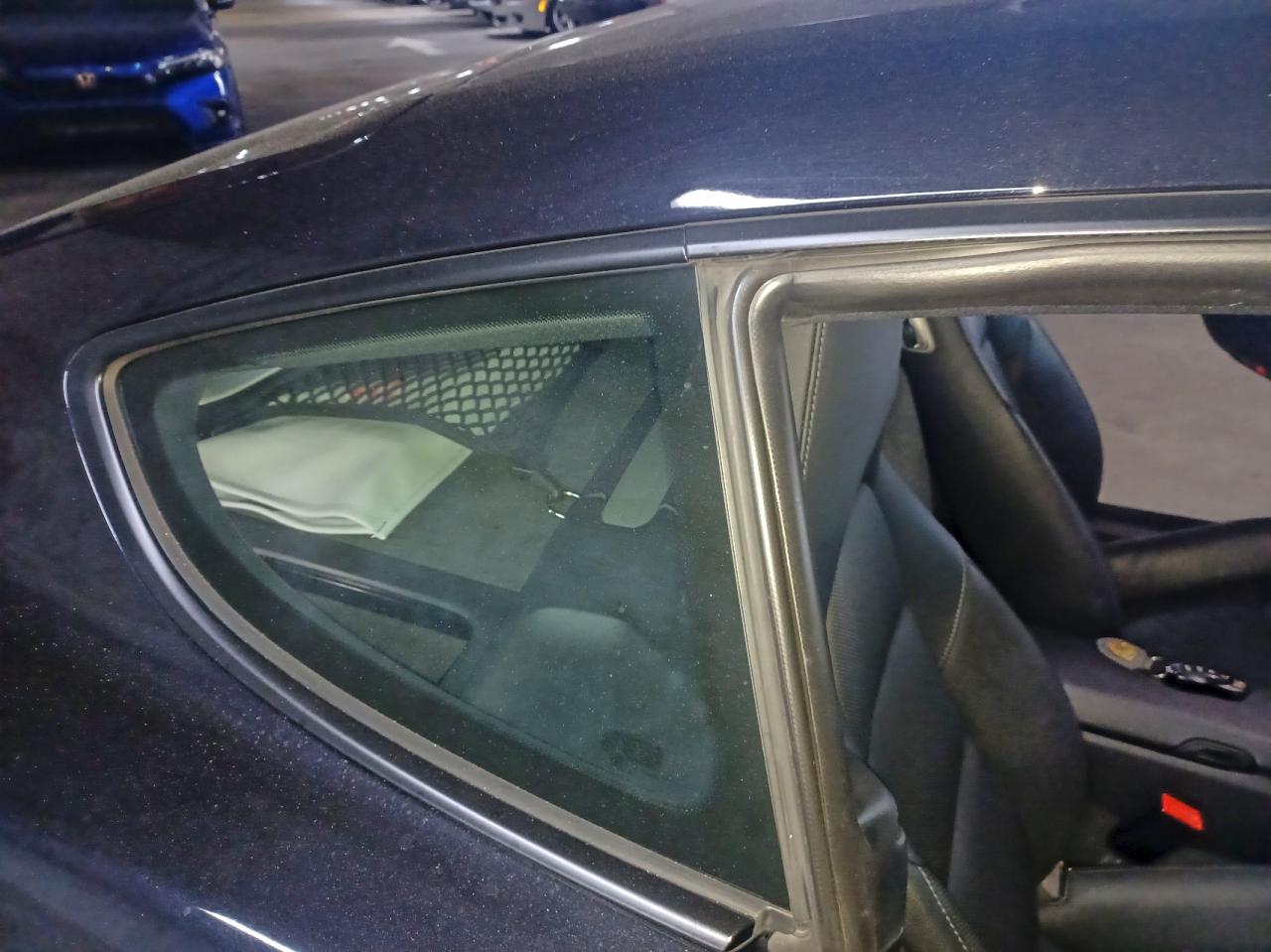 Porsche Cayman Image 5