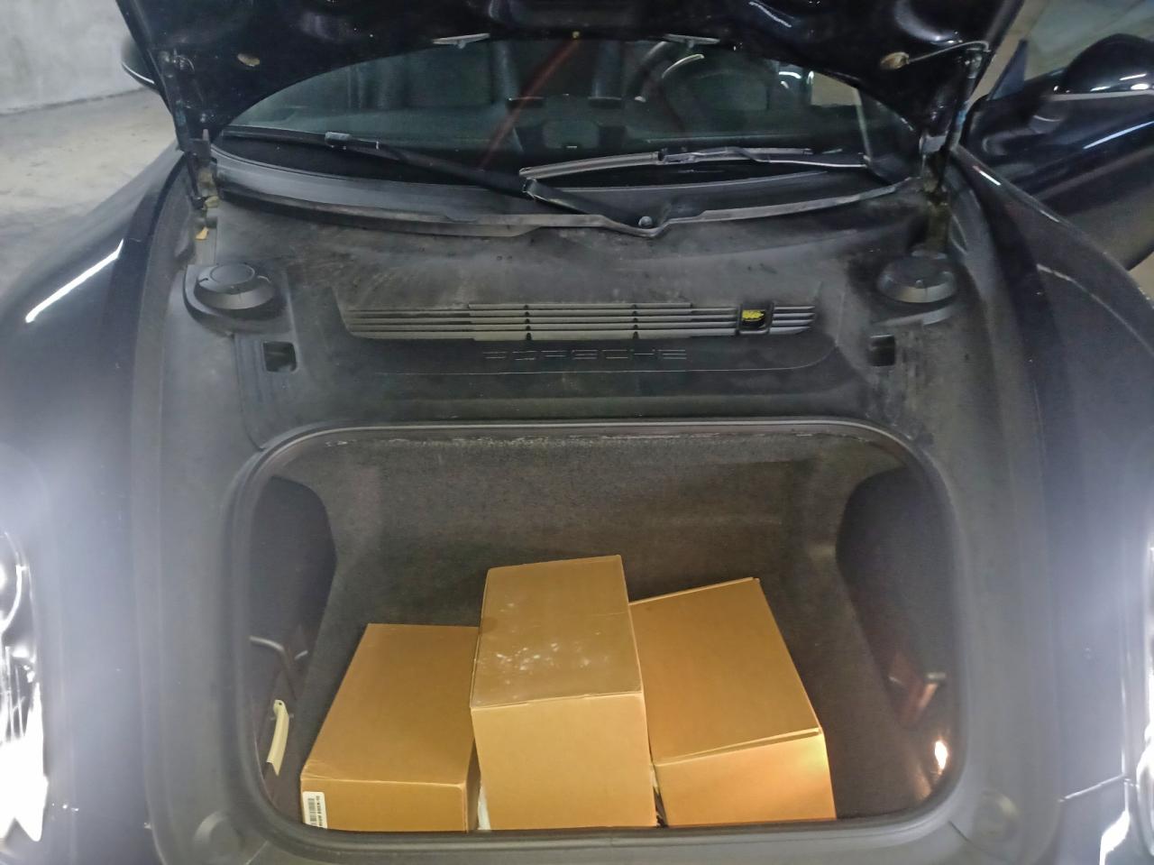 Porsche Cayman Image 7