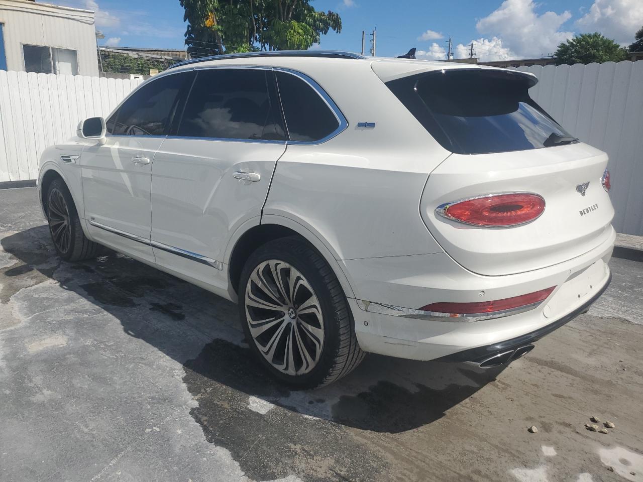 Bentley Bentayga Image 2