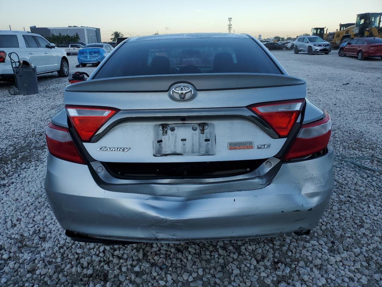 Toyota Camry Le Image 5