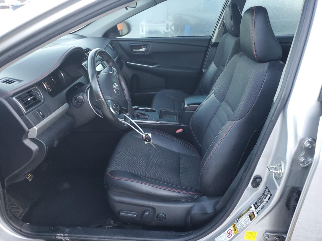 Toyota Camry Le Image 8