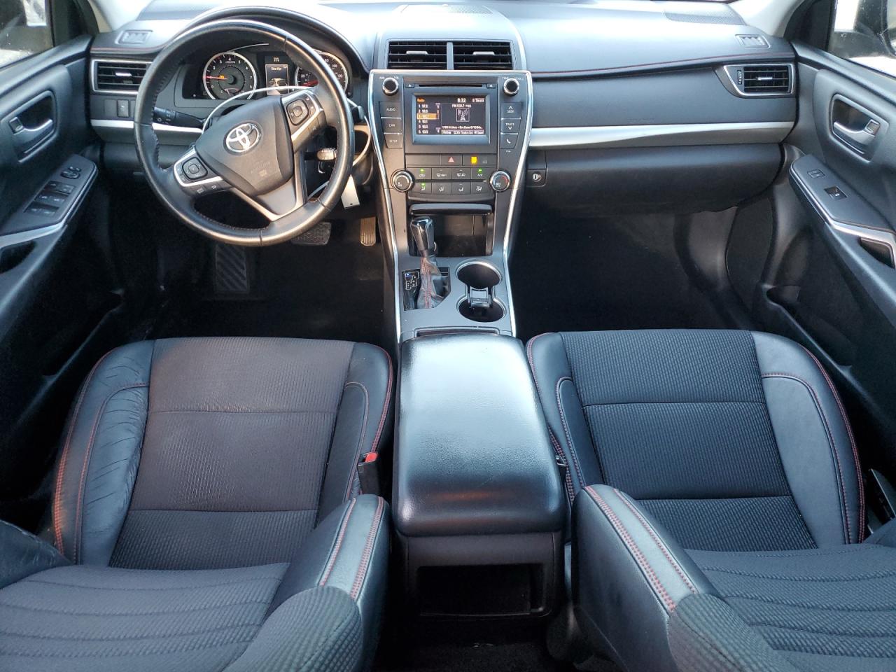 Toyota Camry Le Image 6