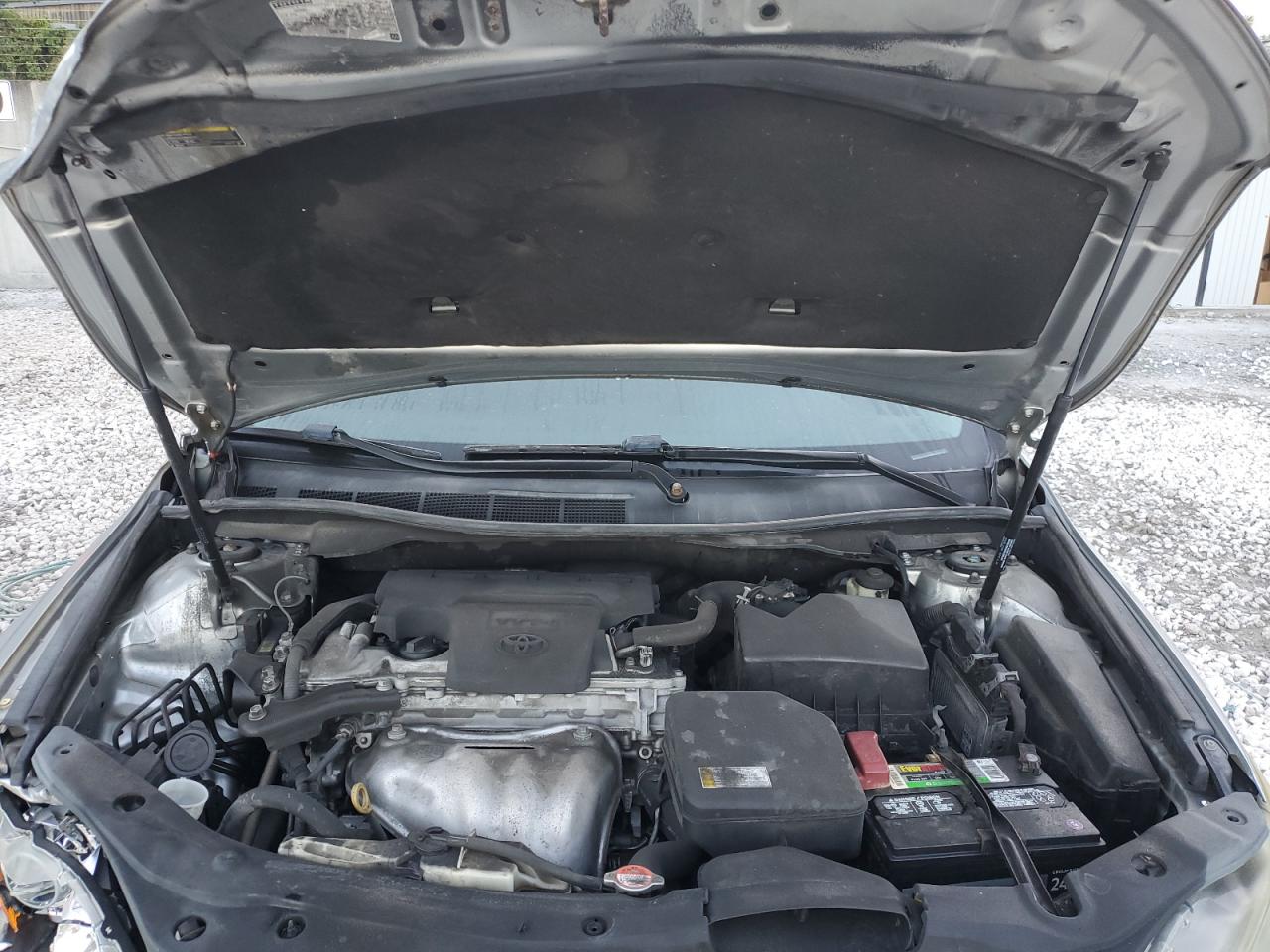 Toyota Camry Le Image 11