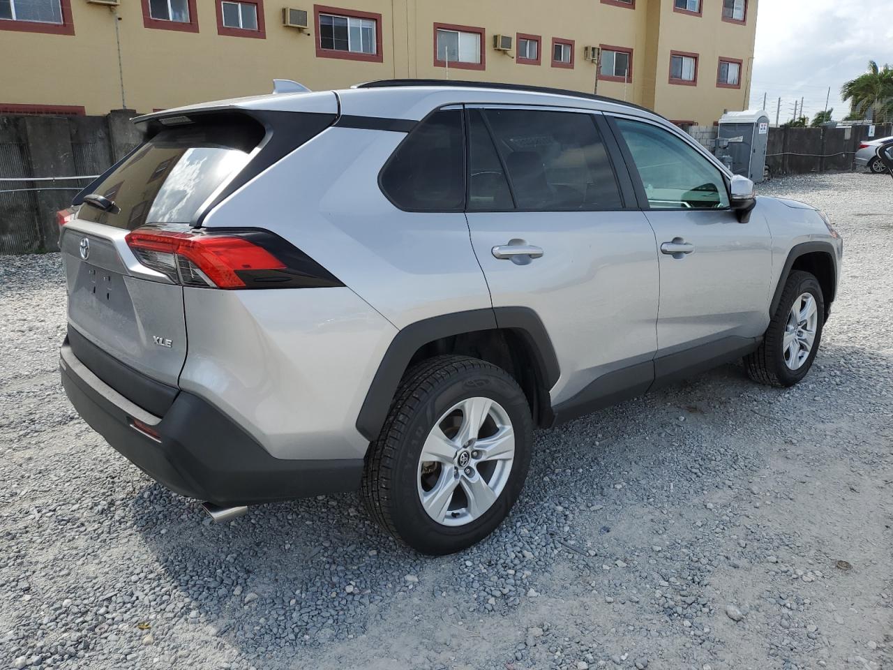 Toyota RAV4 Xle Image 11