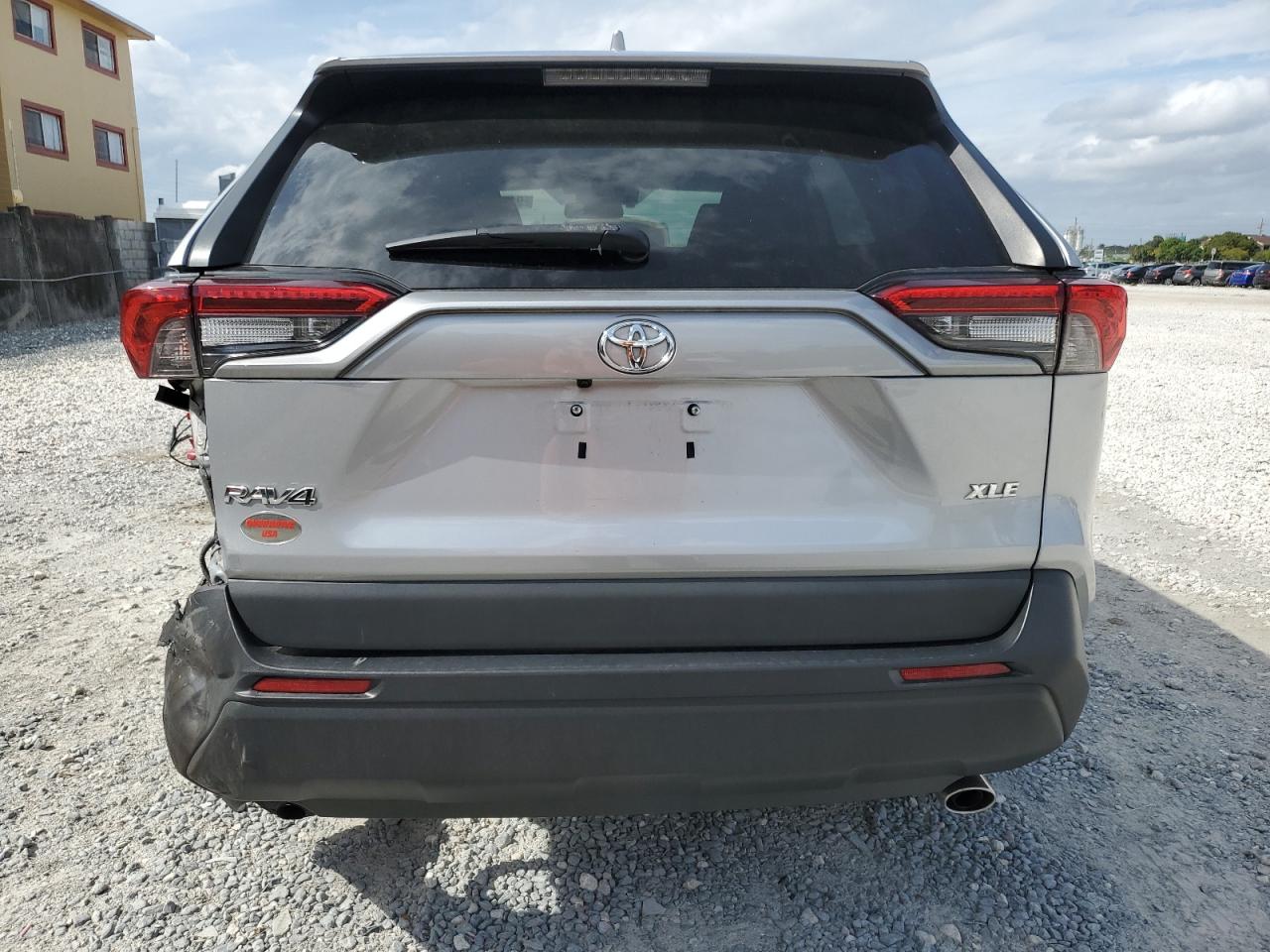 Toyota RAV4 Xle Image 13