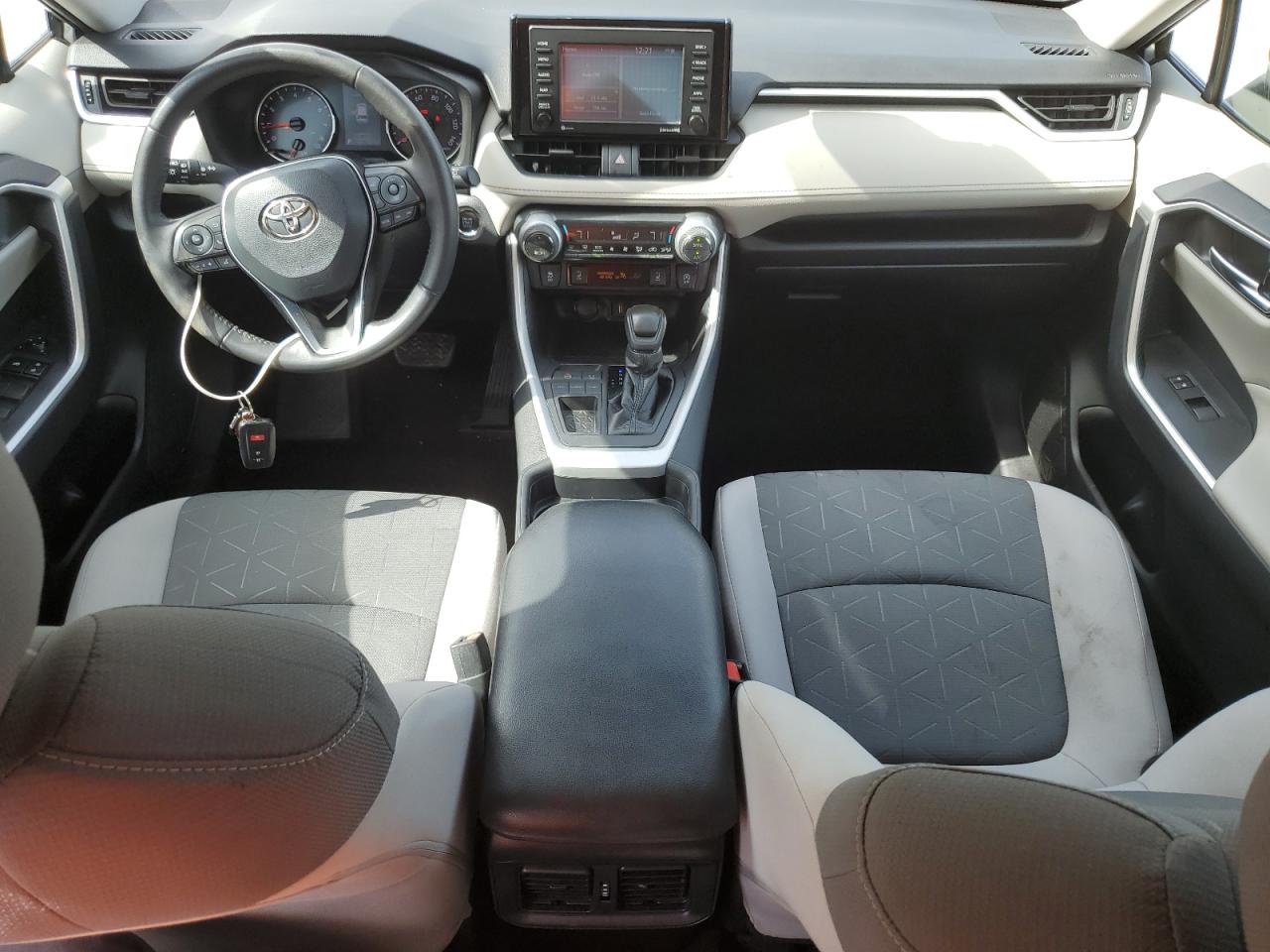 Toyota RAV4 Xle Image 6