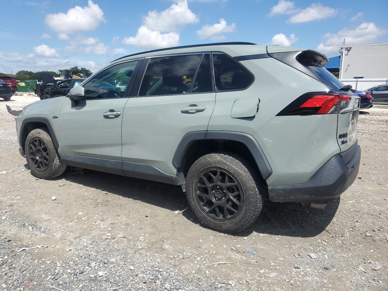 Toyota RAV4 Xle Image 4