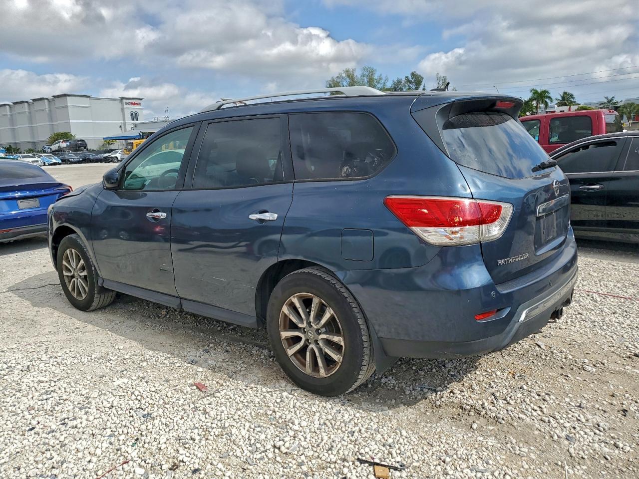 Nissan Pathfinder S Image 12