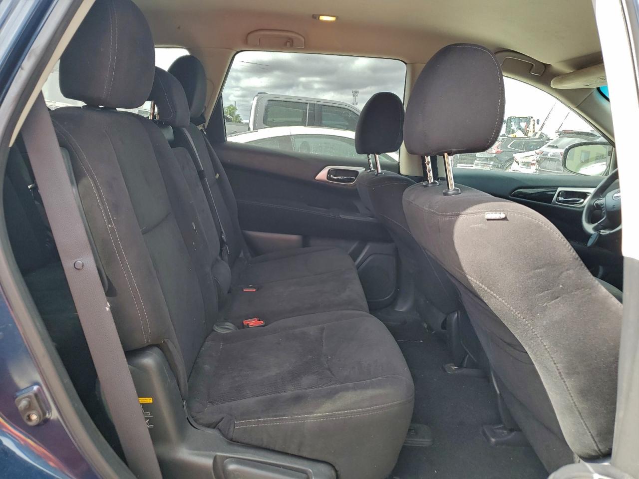 Nissan Pathfinder S Image 11