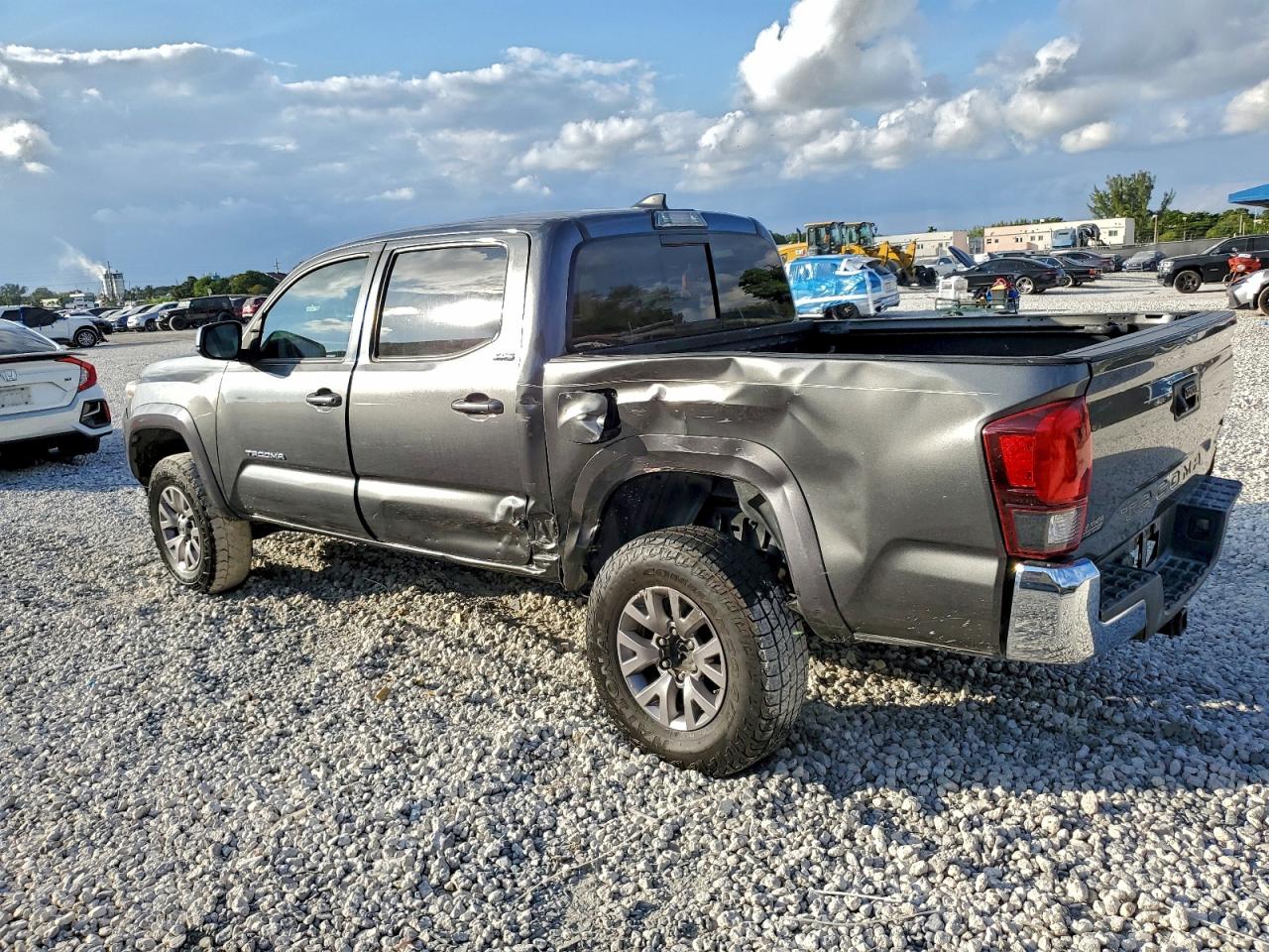 Toyota Tacoma Double Cab Image 2