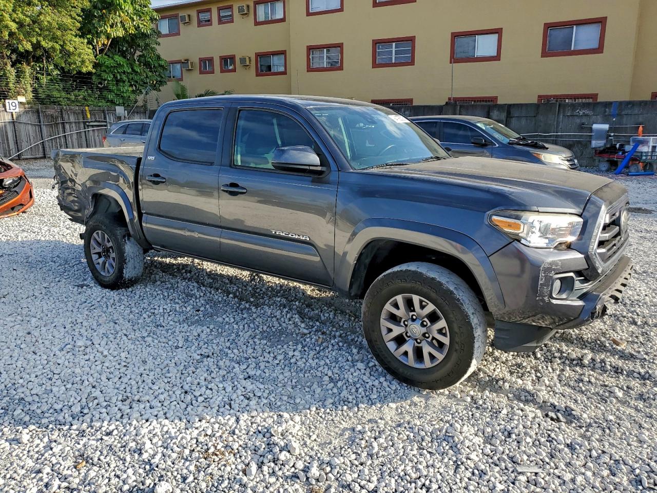 Toyota Tacoma Double Cab Image 4