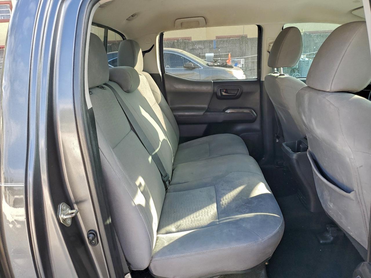 Toyota Tacoma Double Cab Image 12