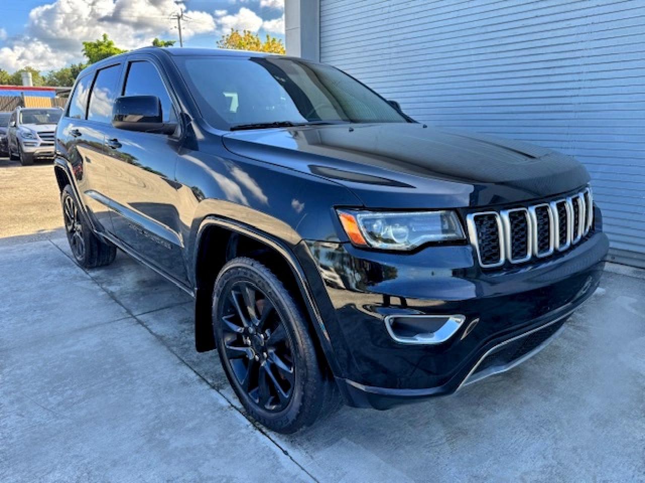 Jeep Grand Cherokee Laredo Image 14