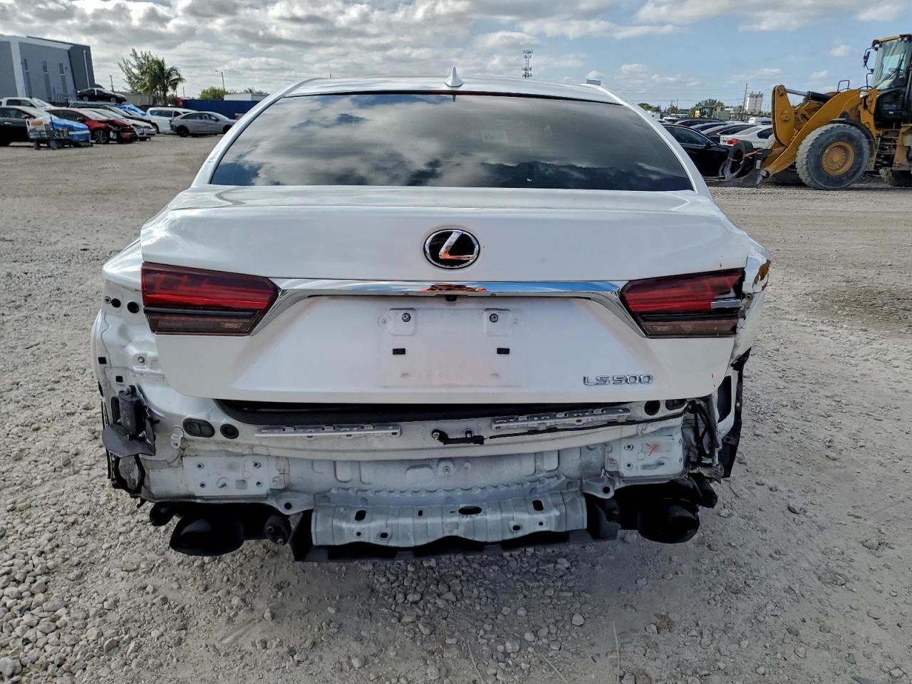 Lexus LS 500 Base Image 12