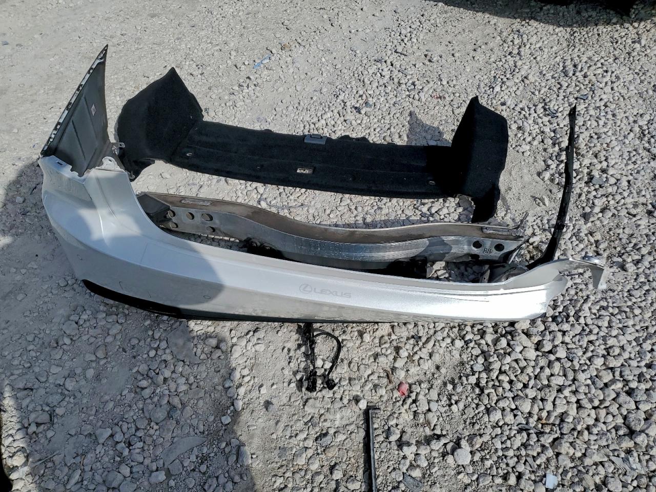 Lexus LS 500 Base Image 13