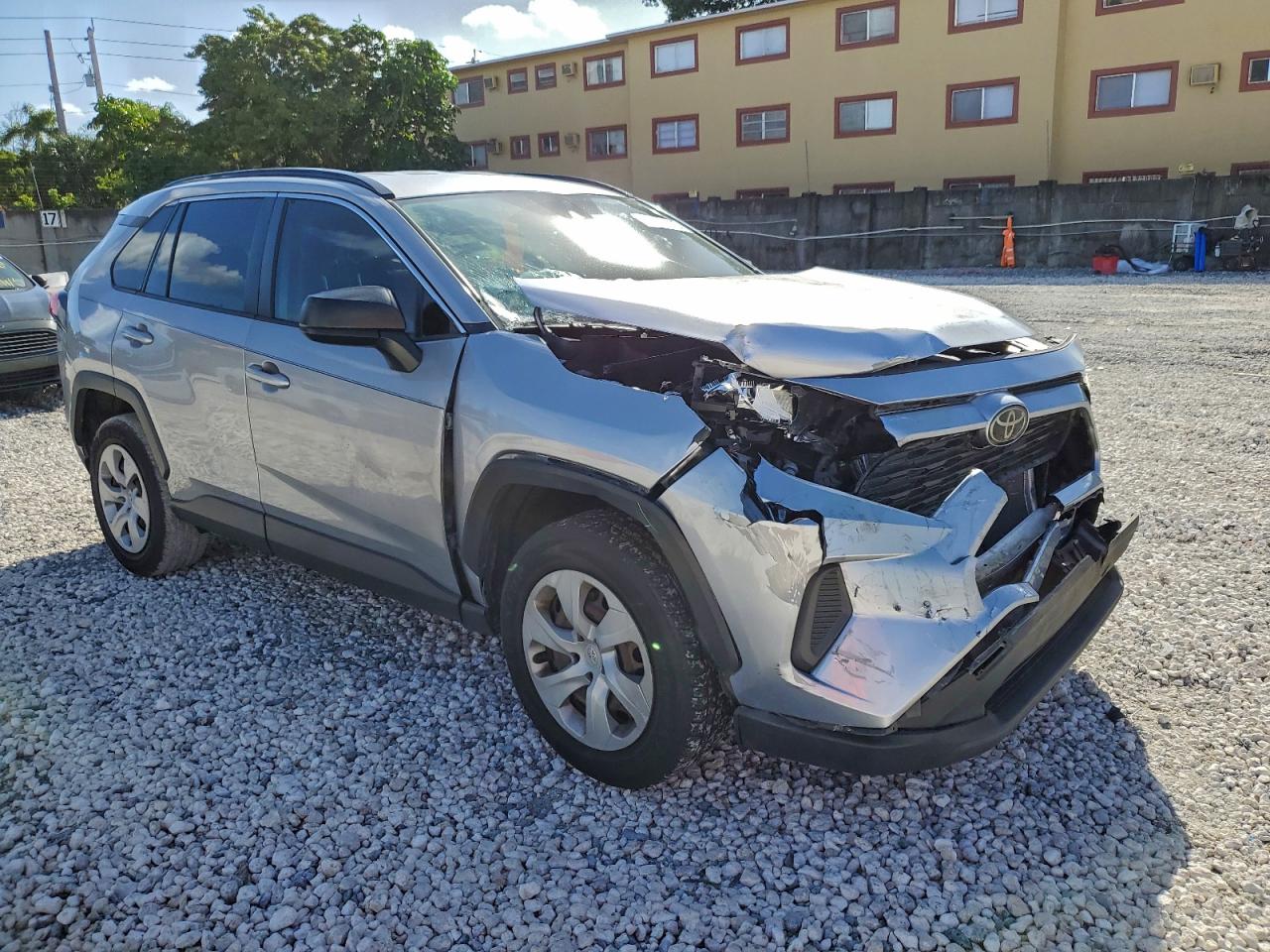 Toyota RAV4 Le Image 5