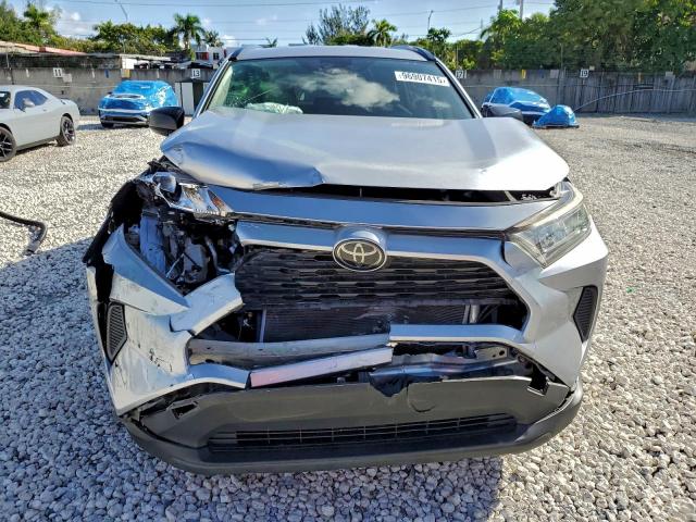 Toyota RAV4 Le Image 2