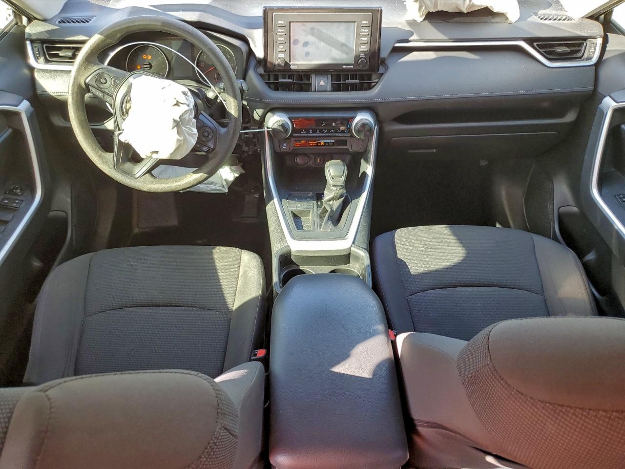 Toyota RAV4 Le Image 7