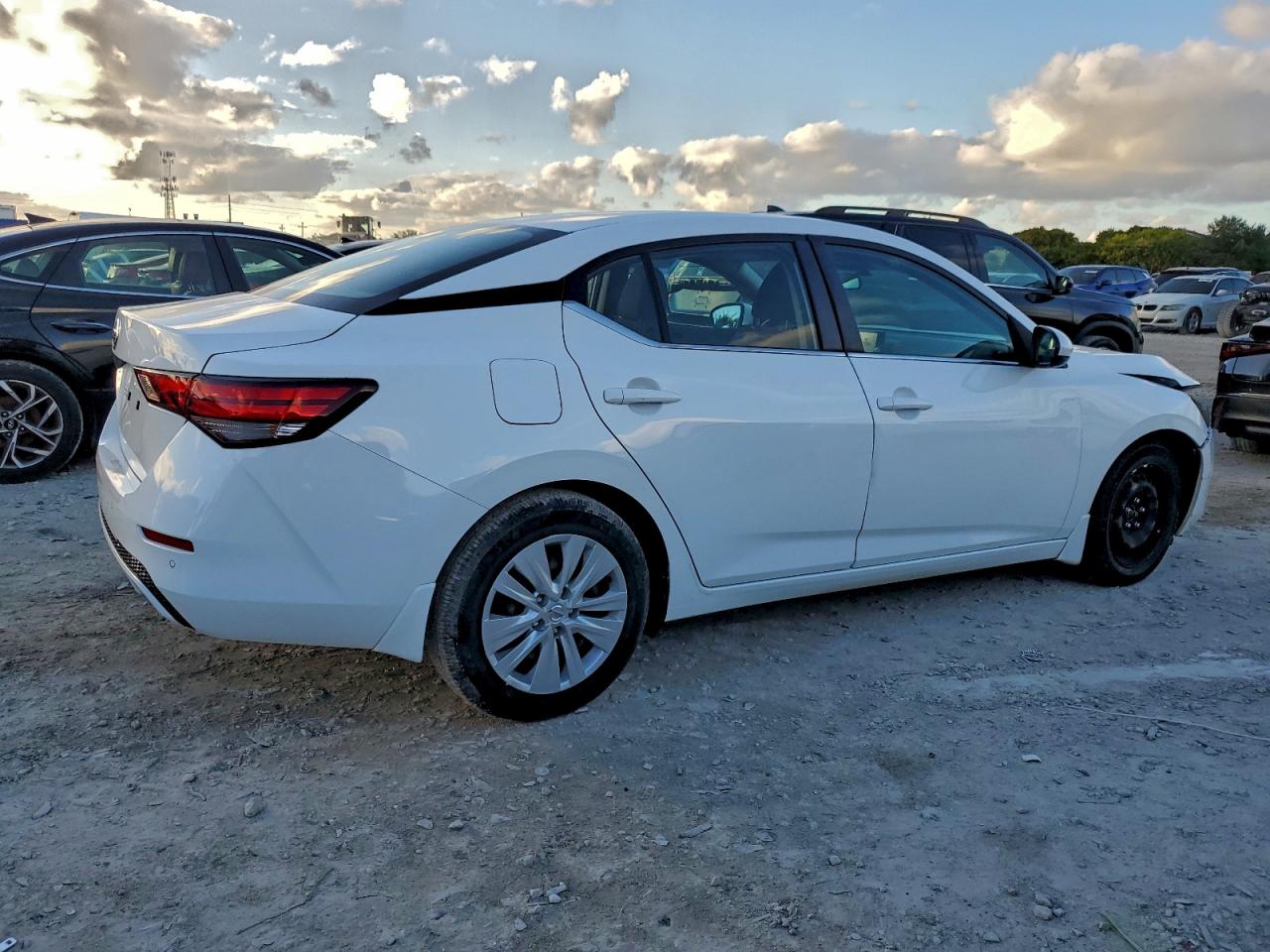 Nissan Sentra S Image 6